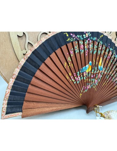 ABANICO DE MADERA CON PAÍS DE TELA NEGRO PINTADO A MANO. 20CM. REF: 9110V