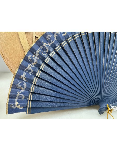 ABANICO DE MADERA AZUL MARINO PINTADO. 20CM. REF: 8500V