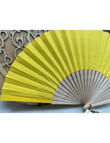 ABANICO DE MADERA NATURAL CON PAÍS LISO AMARILLO. 23CM. REF: 7089/0