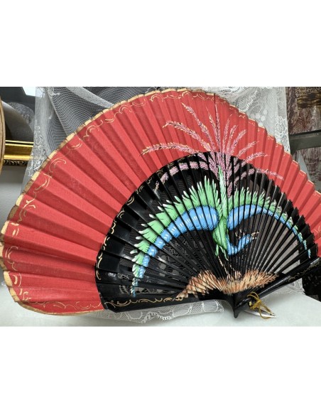 ABANICO PINTADO A MANO PAVO REAL DE MADERA DE PERAL ALTA CALIDAD  23 CM