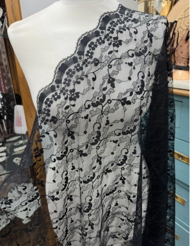 MANTILLA DE ENCAJE REF. 335 N