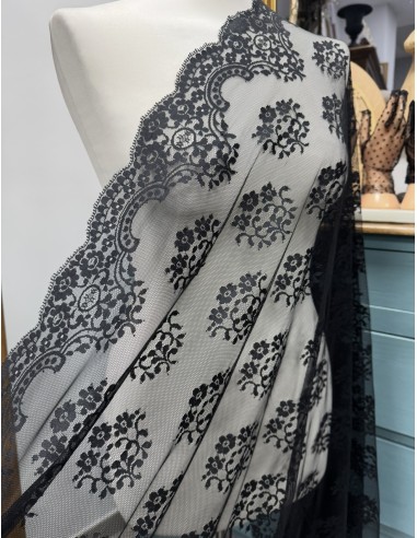 MANTILLA CHANTILLY REF 300N ( Disponible en dos medidas)
