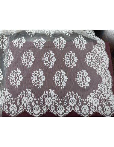 Si MANTILLA CHANTILLY REF 300B ( Disponible en dos medidas)