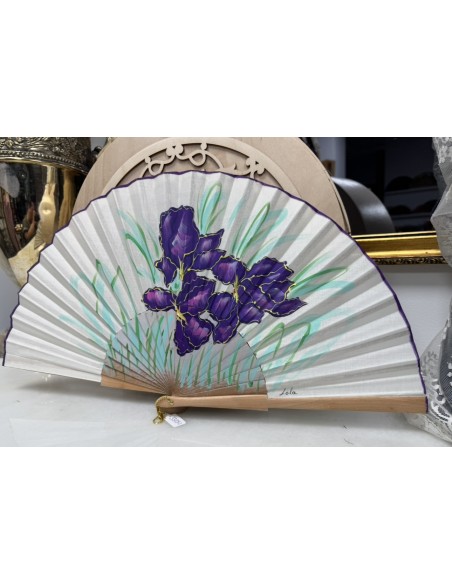 ABANICO SEMI PERICÓN PINTADO CON FLOR MORADA-LILA. REF:55182